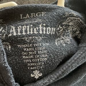 affliction mens large tee shirt / light sweat shirt